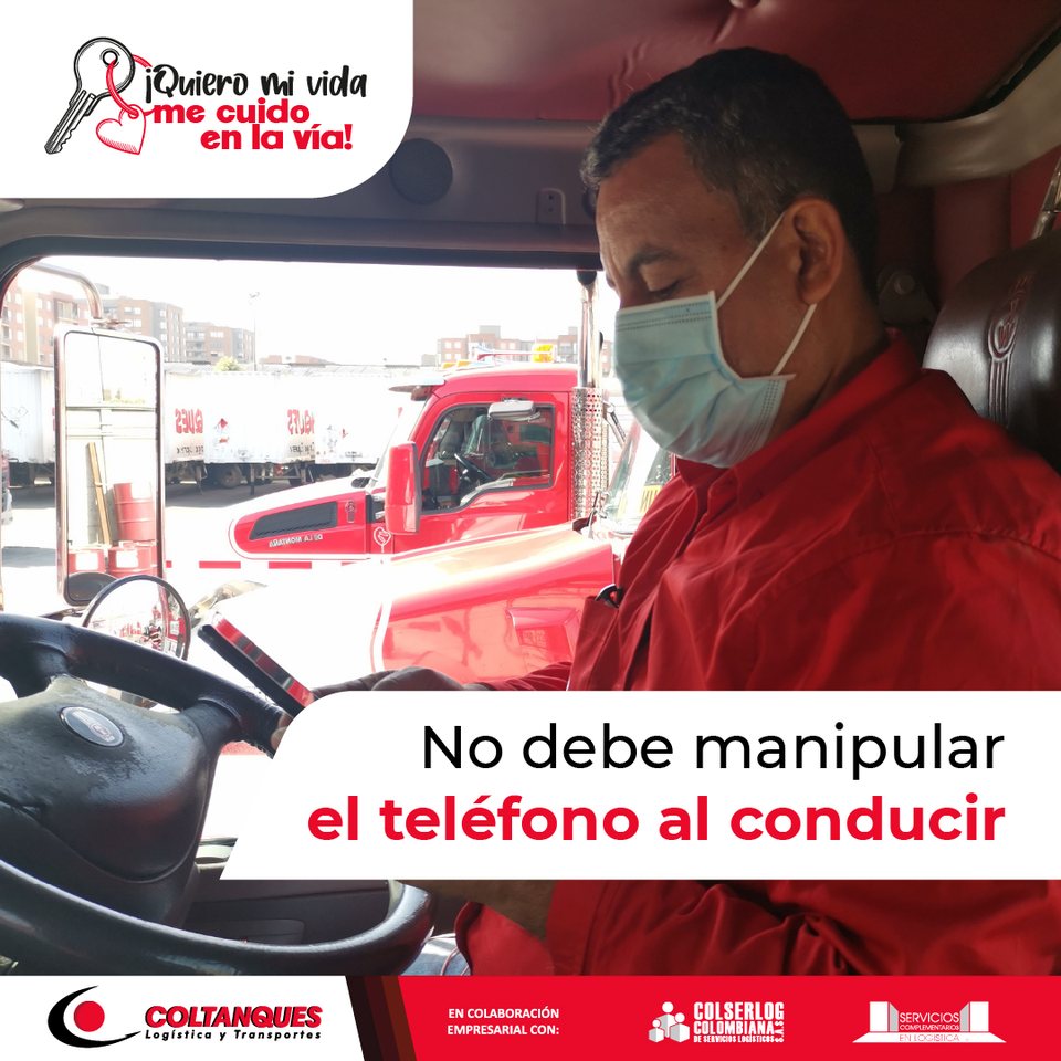 Un conductor no debe manipular el teléfono al conducir
