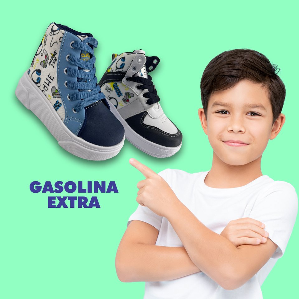 Día del niño: botines infantiles y un niño señalando, sobre verde