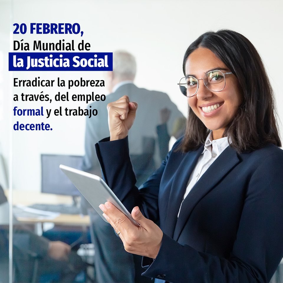 Dia Mundial de la Justicia Social: mujer con tableta en una oficina, con el texto en azul y naranja sobre el lado claro de la fotografia